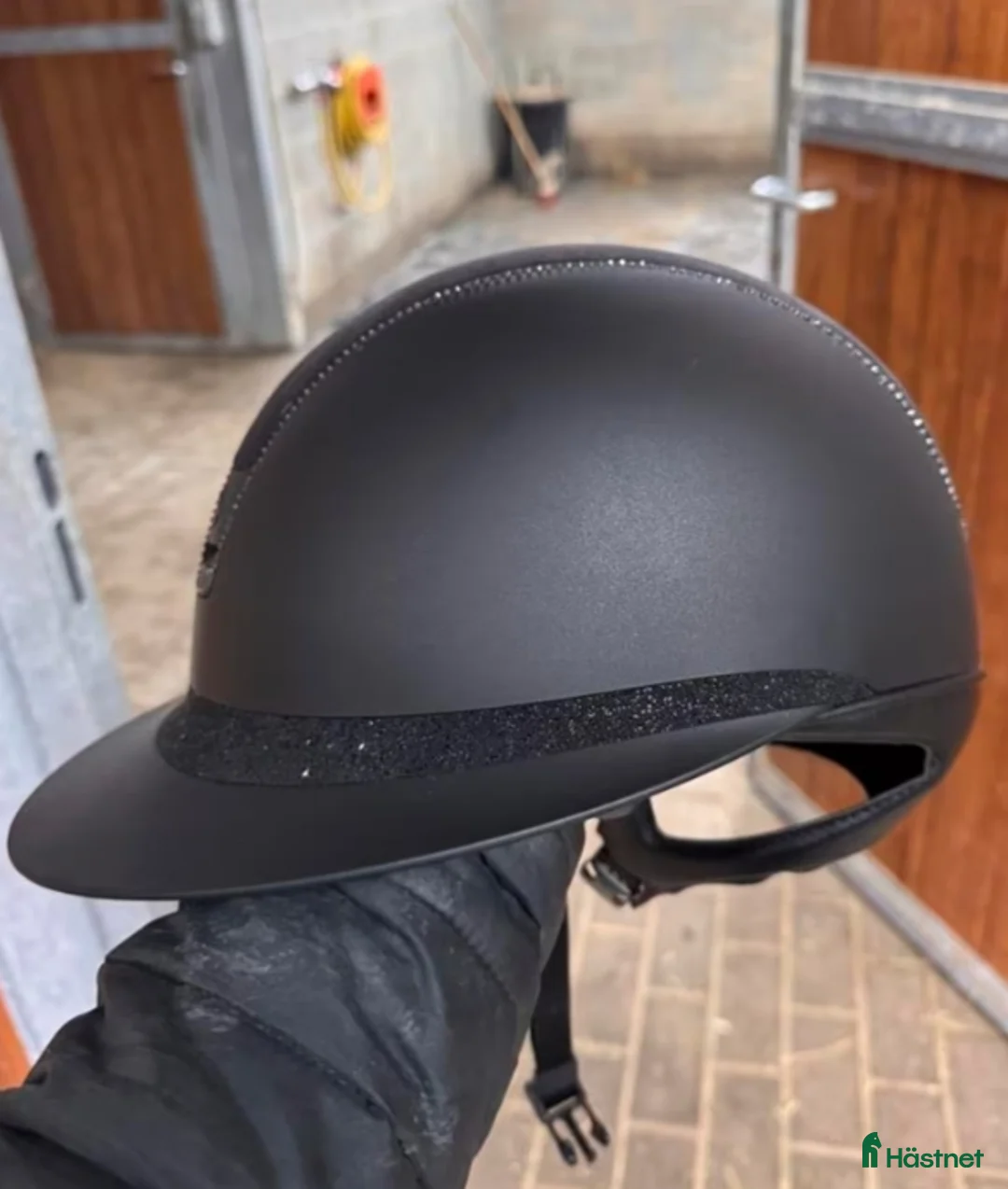 Hjälmar ryttarutrustning till salu: Miss Shield 2.0 Shadowmatt S - Annons 2