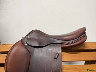 Sadlar hästutrustning Fin Renaissancesadel i Brunskog - Annons 10