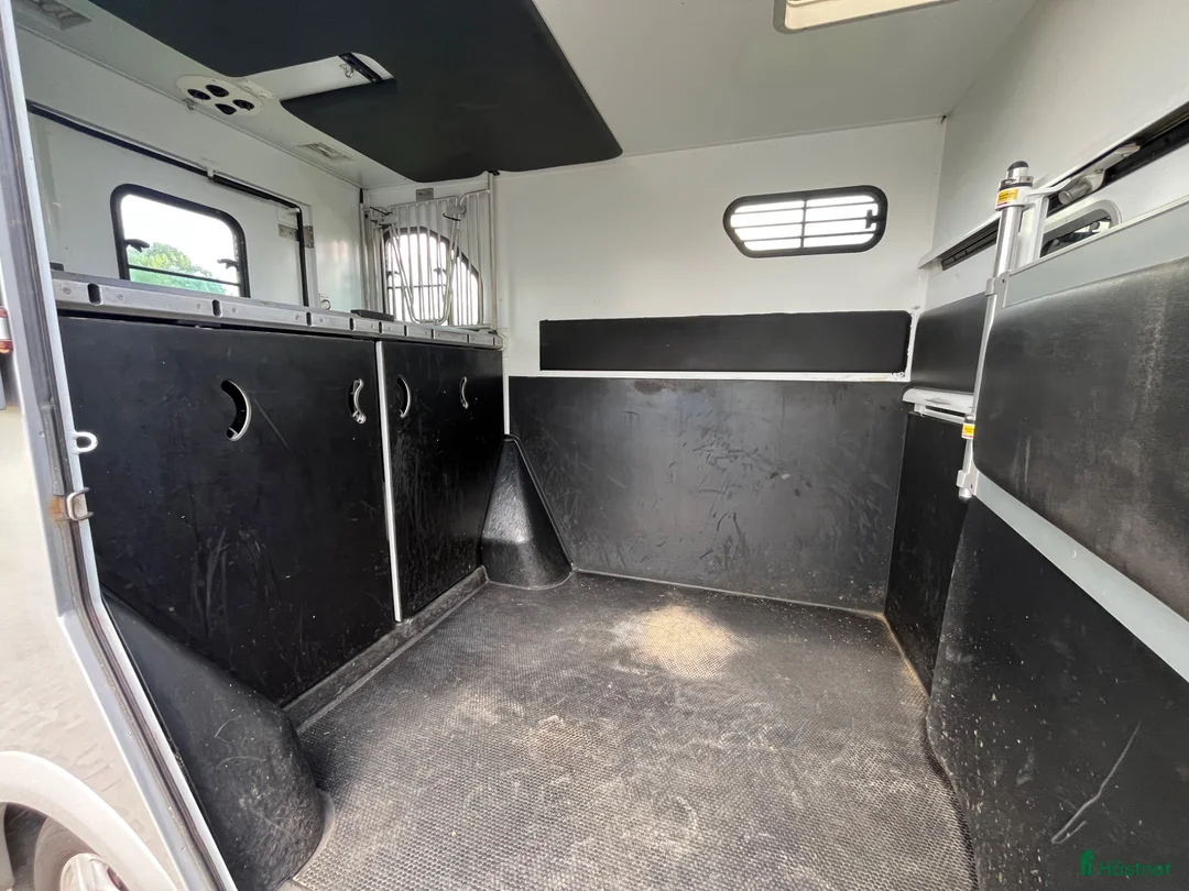 Hästlastbilar  fordon & transport till salu: Theult 5 sits lastbil till salu - Annons 7