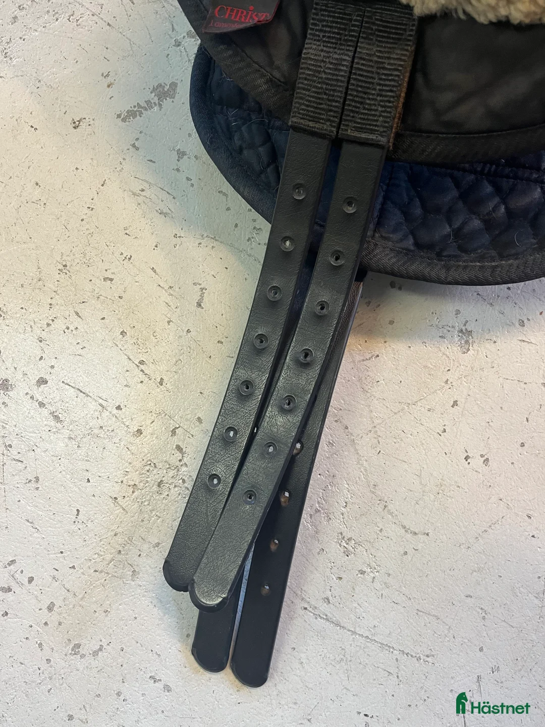 Sadeltillbehör hästutrustning till salu: Barbacka sadel i fårskinn, ponny i Uppsala - Annons 4