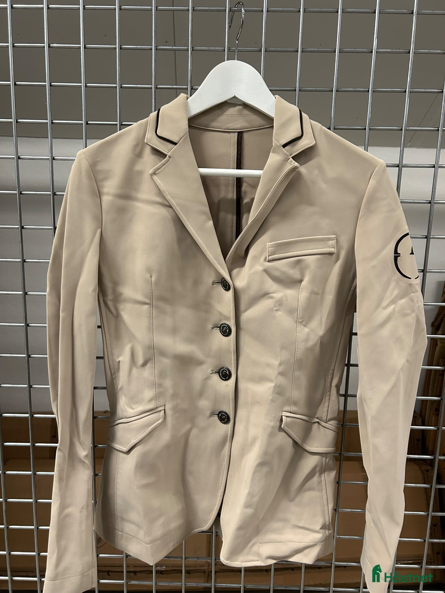 Jackor & Kavajer ryttarutrustning till salu: Tävlingskavaj Vestrum - Annons 13