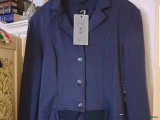 Jackor & Kavajer ryttarutrustning till salu: Horka frakett strl 40 i Timrå - Annons 4