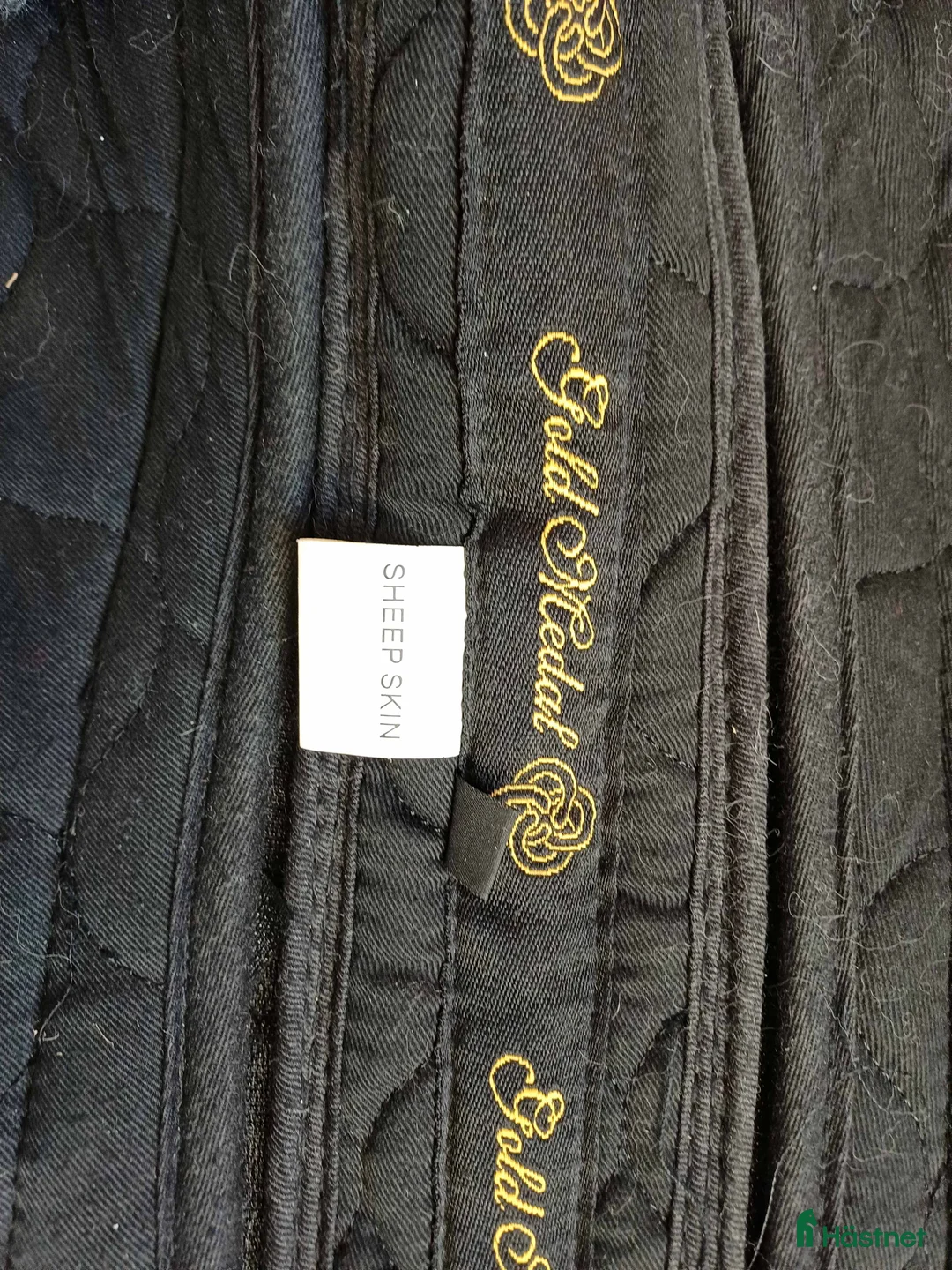 Schabrak & Vojlockar hästutrustning till salu: Fårskinnsvojlock med insatser i Axvall - Annons 4