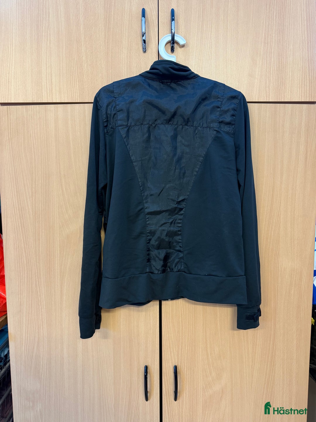 Jackor & Kavajer ryttarutrustning till salu: Tunn ridjacka  i Vendelsö - Annons 2