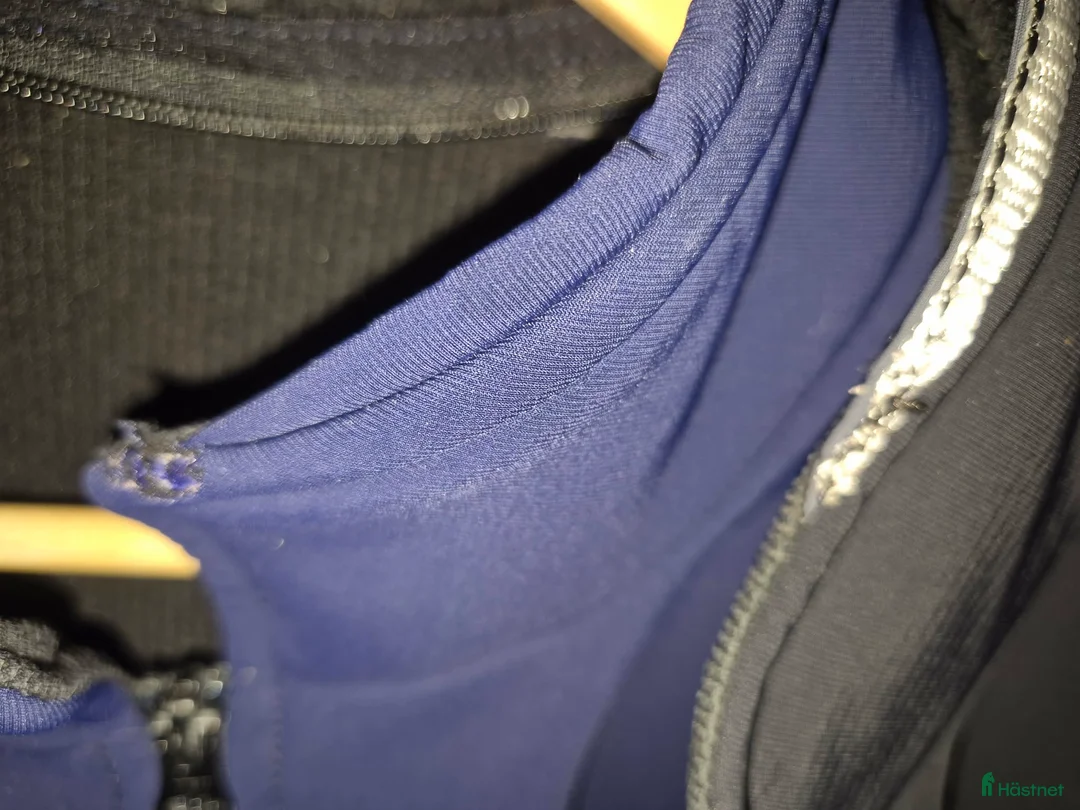 Säkerhetsvästar ryttarutrustning till salu: Helite jacka + väst airbag "zip-in" i Kristinehamn - Annons 6