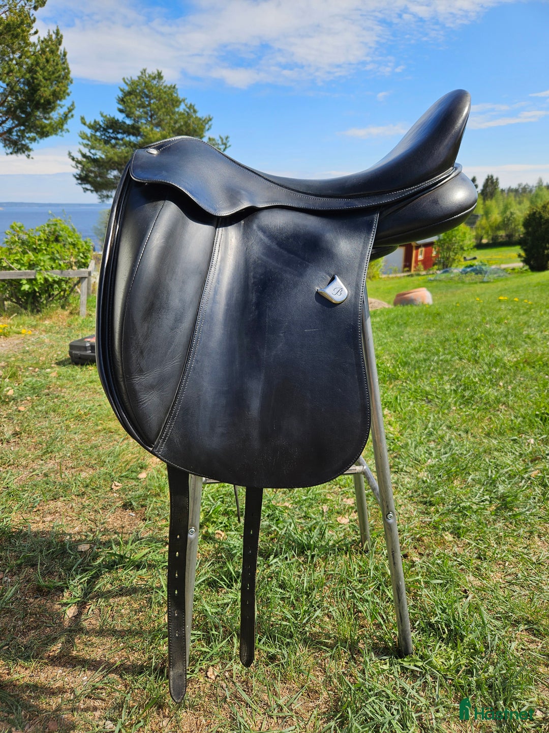Sadlar hästutrustning till salu: Bates Innova dressyrsadel i Alnö - Annons 1