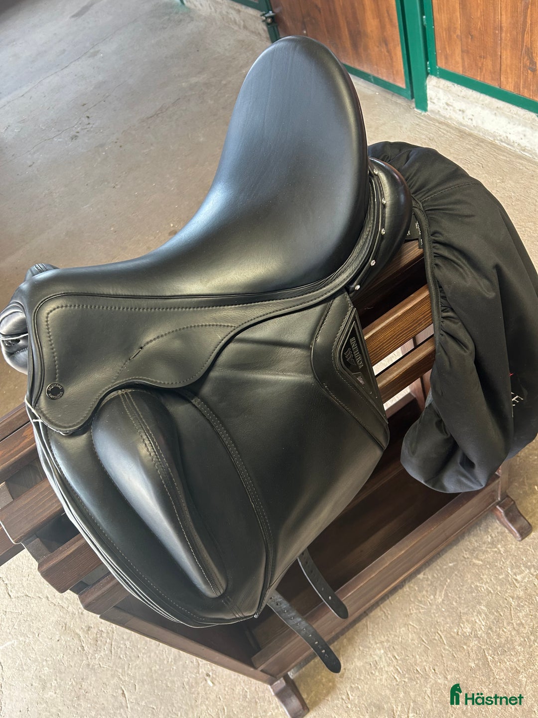 Sadlar hästutrustning till salu: Equiline Alissum 17” Svart  i Värsås - Annons 5