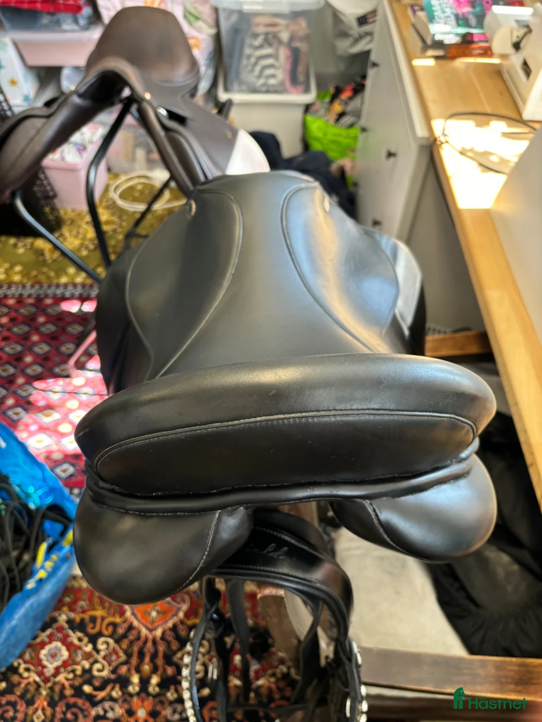 Sadlar hästutrustning till salu: Svart M.tolouse sadel 17 tum i fint skick - Annons 2