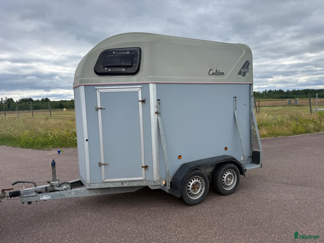 Hästtransporter  fordon & transport till salu: Henra Caliber - Nyrenoverad! - Annons 1
