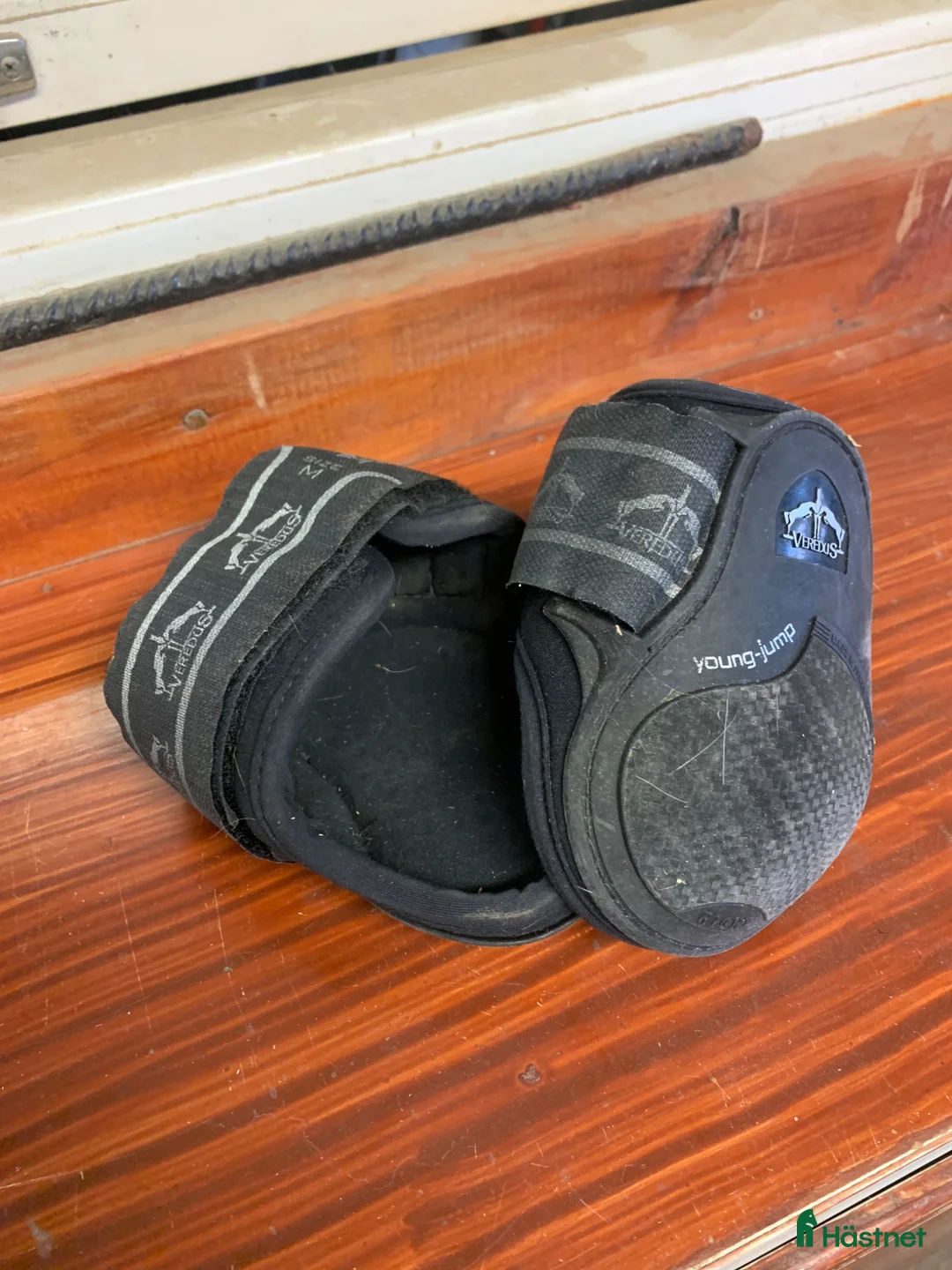 Benskydd hästutrustning till salu: Bakskydd Veredus - Annons 1