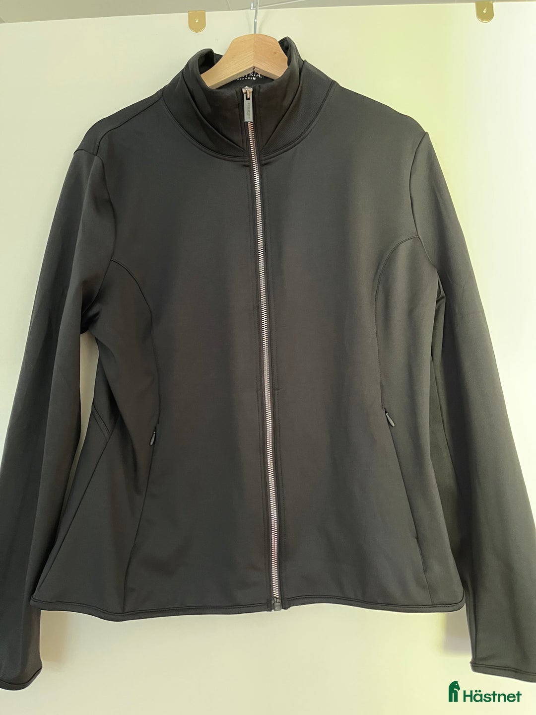 Övrigt Ridkläder ryttarutrustning till salu: Explore Jacket från Equestrian Stockholm  i Steningehöjden - Annons 3