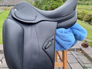 Sadlar hästutrustning till salu: Amerigo Pasubio Pinerolo (Kalvskinn) 17” i Torslanda - Annons 1