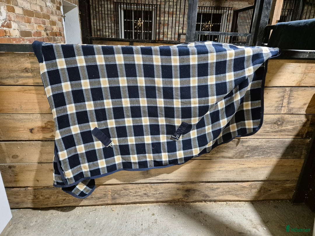 Täcken hästutrustning till salu: Svettäcke i Gustafs - Annons 1