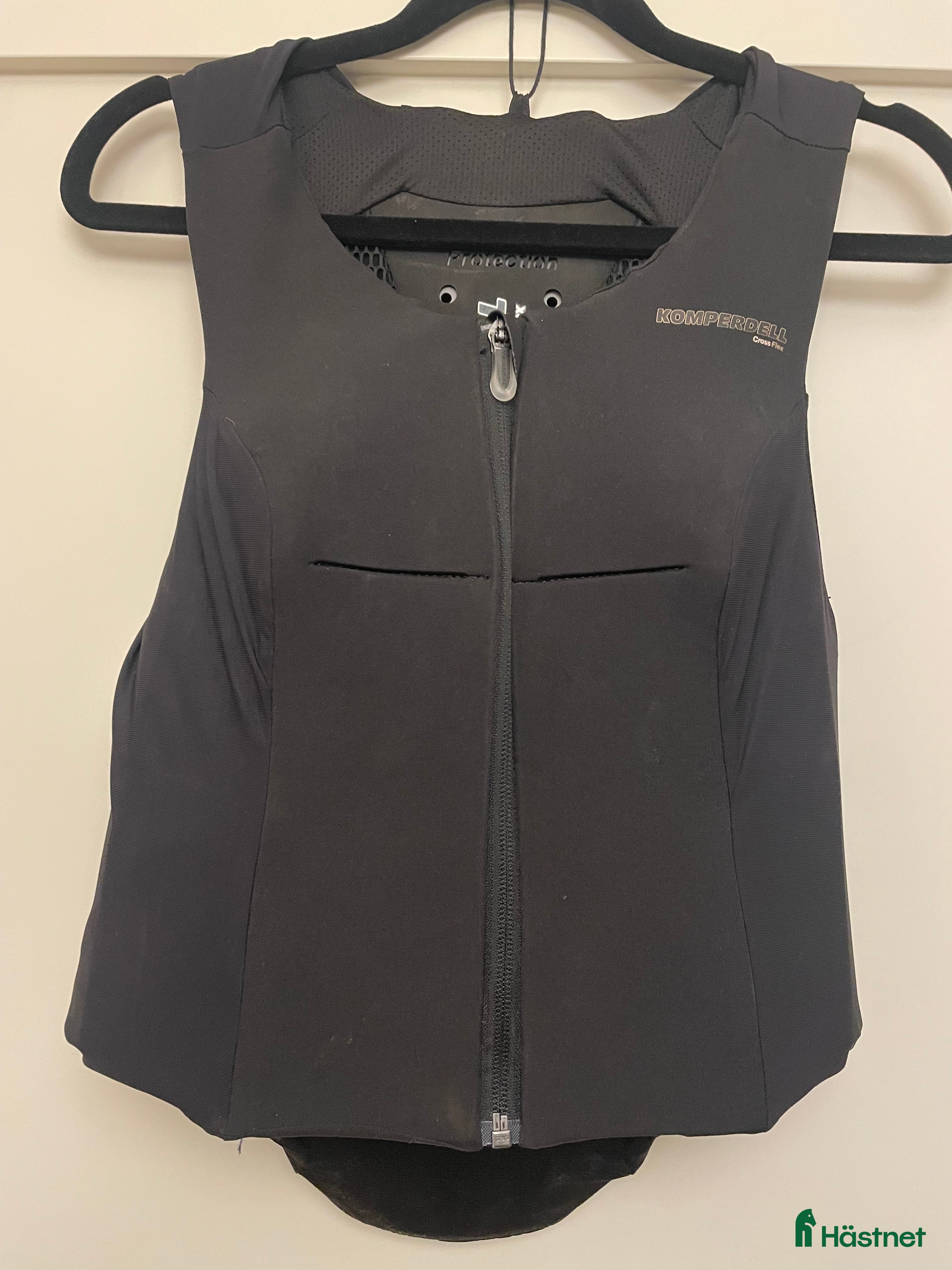 Säkerhetsvästar ryttarutrustning till salu: Komperdell ryggskydd/säkerhetsväst i Sollentuna - Annons 6