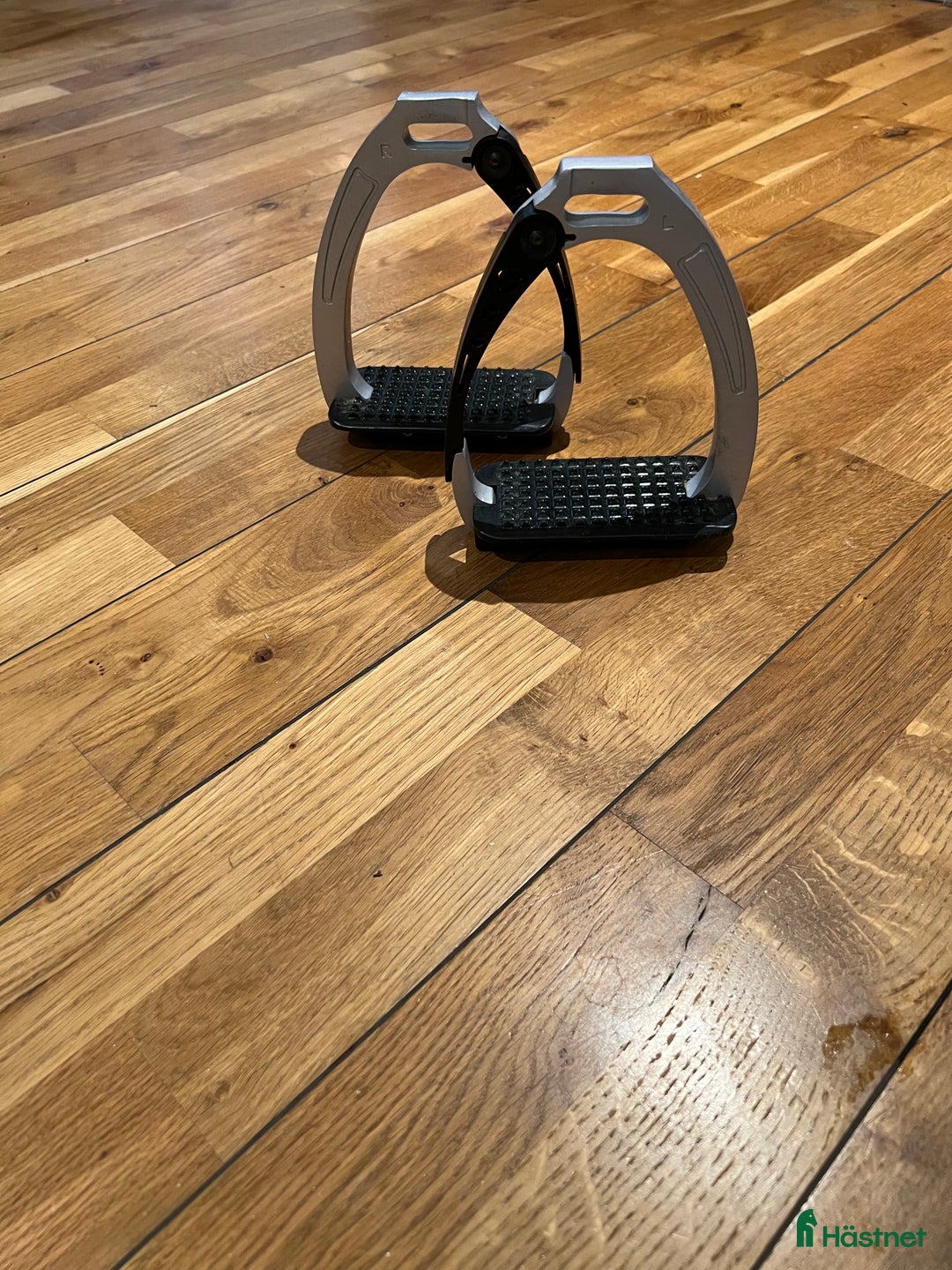 Övrig Ryttarutrustning ryttarutrustning till salu: WALDHAUSEN säkerhetsstigbyglar, nyskick i Höör - Annons 5