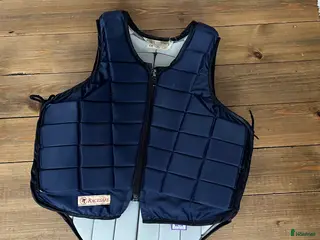 Säkerhetsvästar ryttarutrustning till salu: RaceSafe väst, blå i Vällingby - Annons 2