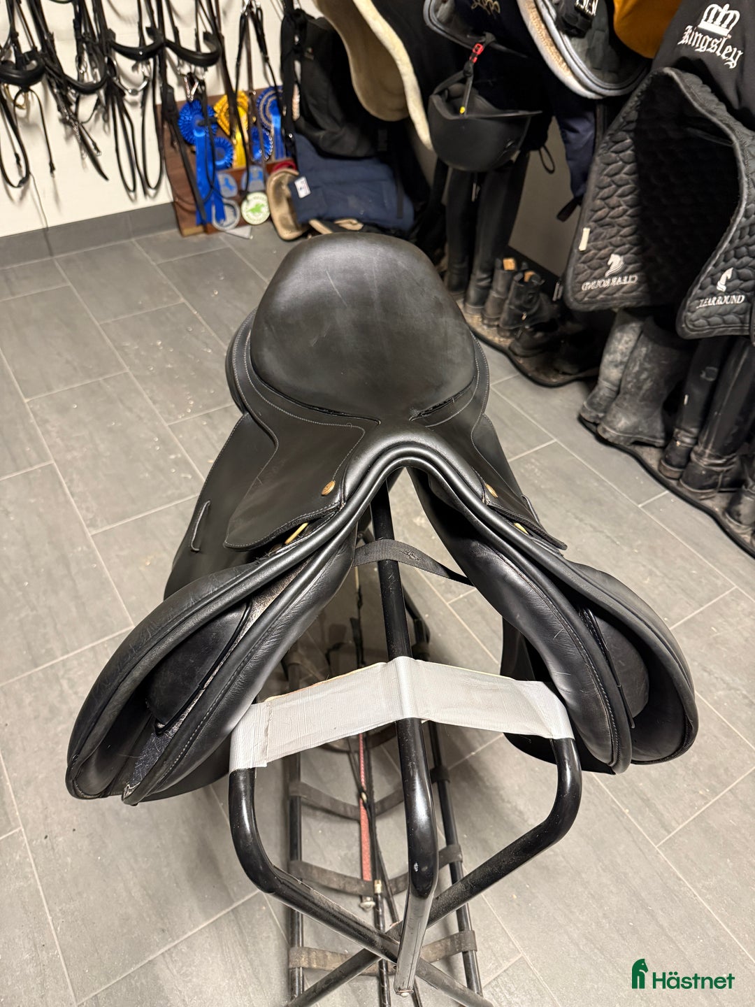 Sadlar hästutrustning till salu: Svart Bates Caprilli  i Vallentuna - Annons 3