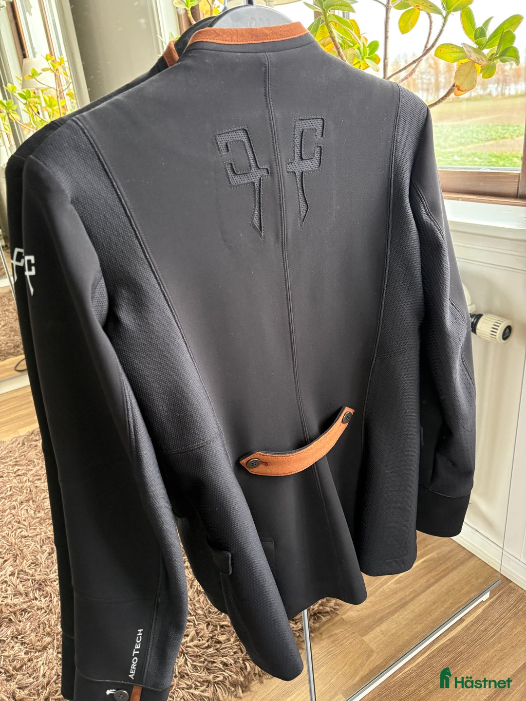 Jackor & Kavajer ryttarutrustning till salu: Svart tävlingskavaj från Horse Pilot i Grangärde - Annons 4