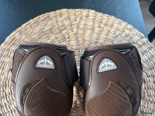 Benskydd hästutrustning till salu: Young jump vento bakbenskydd i Falköping - Annons 12