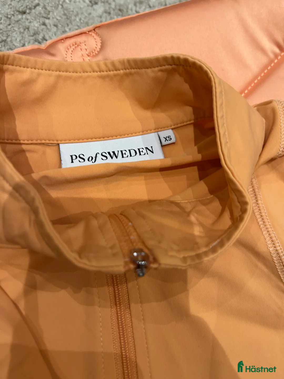 Schabrak & Vojlockar hästutrustning till salu: Orange set schabrak, boots och tröjor i Enhörna - Annons 5