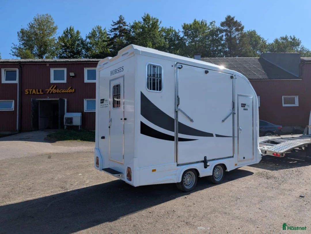 Hästtransporter  fordon & transport till salu: Equi-Trek Night-Treka bodel i Svalöv - Annons 6