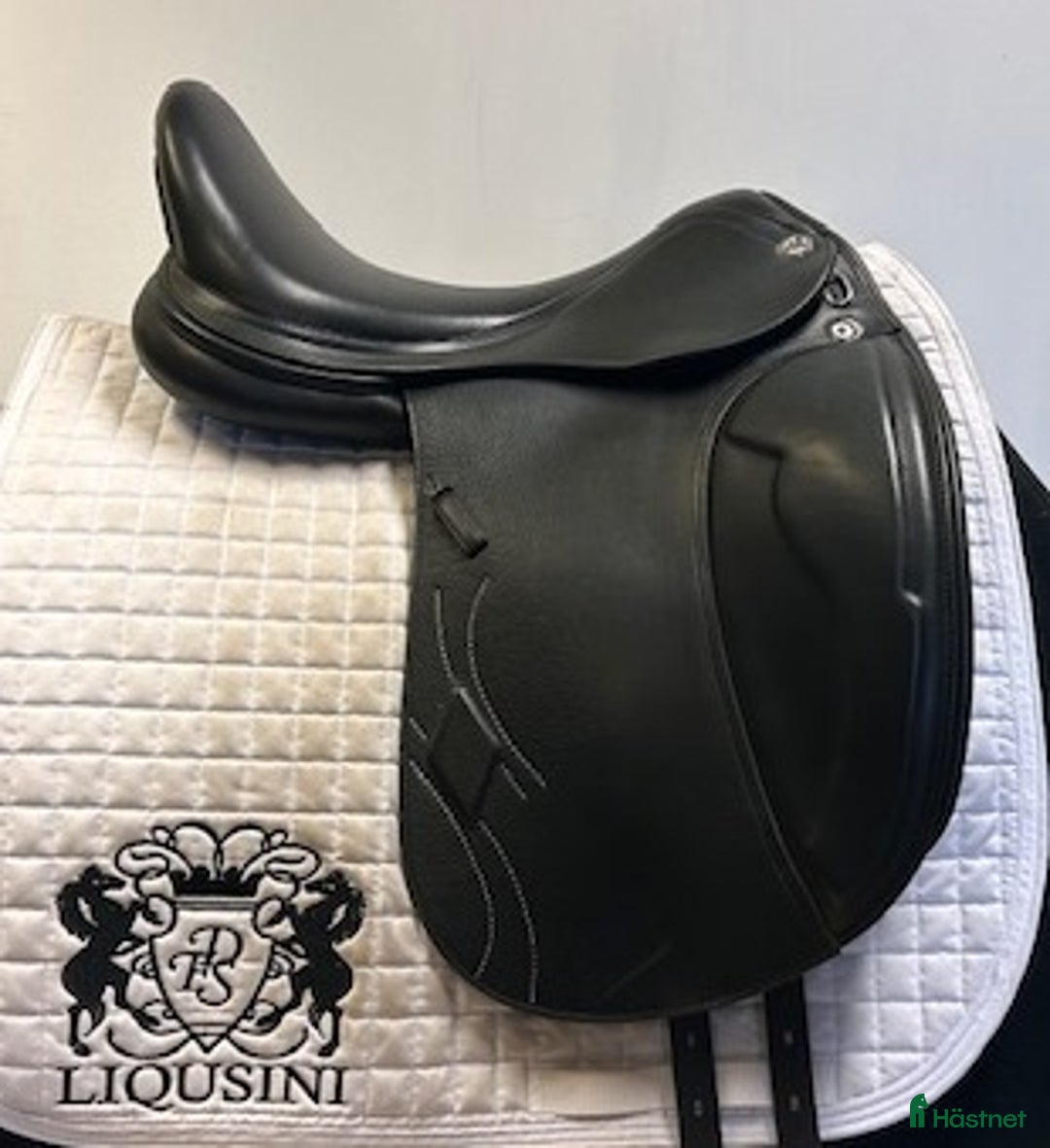 Sadlar hästutrustning till salu: Dressyrsadel Prestige Philosophy 17" i Uppsala - Annons 1