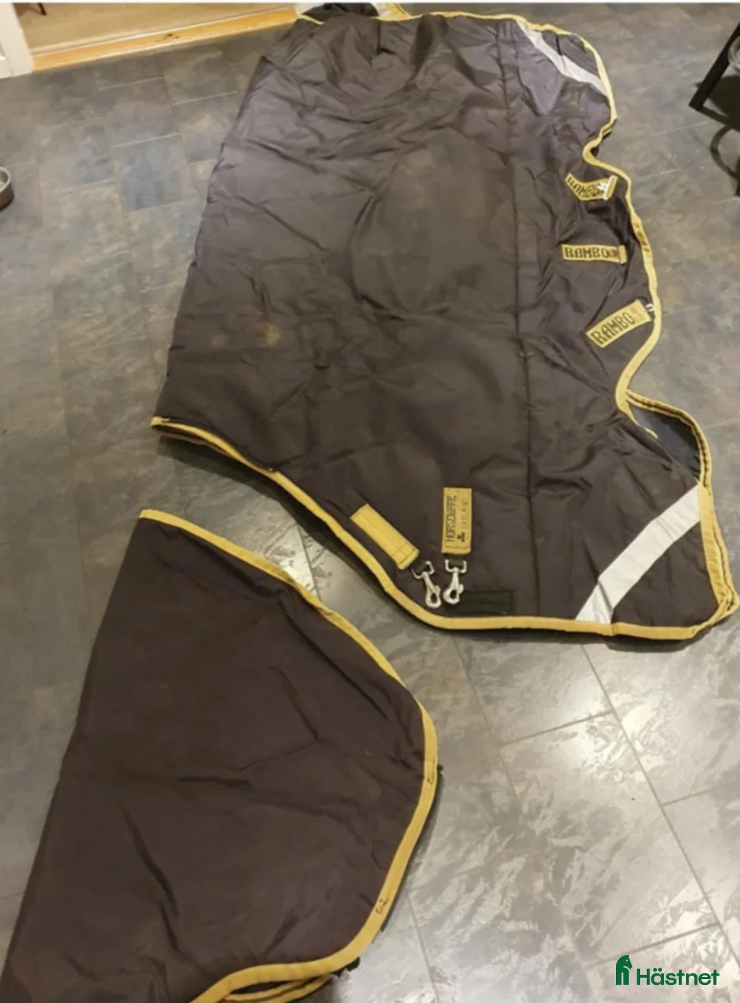 Täcken hästutrustning till salu: Rambo Supreme 400 g - med hals i Hässleholm - Annons 1