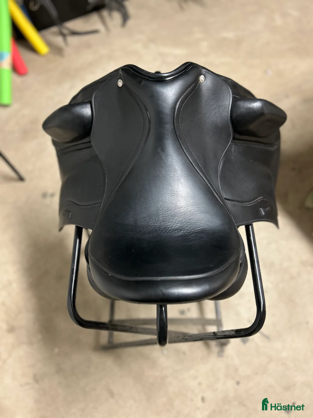 Sadlar hästutrustning till salu: Fantastiskt skön dressyrsadel i Sjuntorp - Annons 4