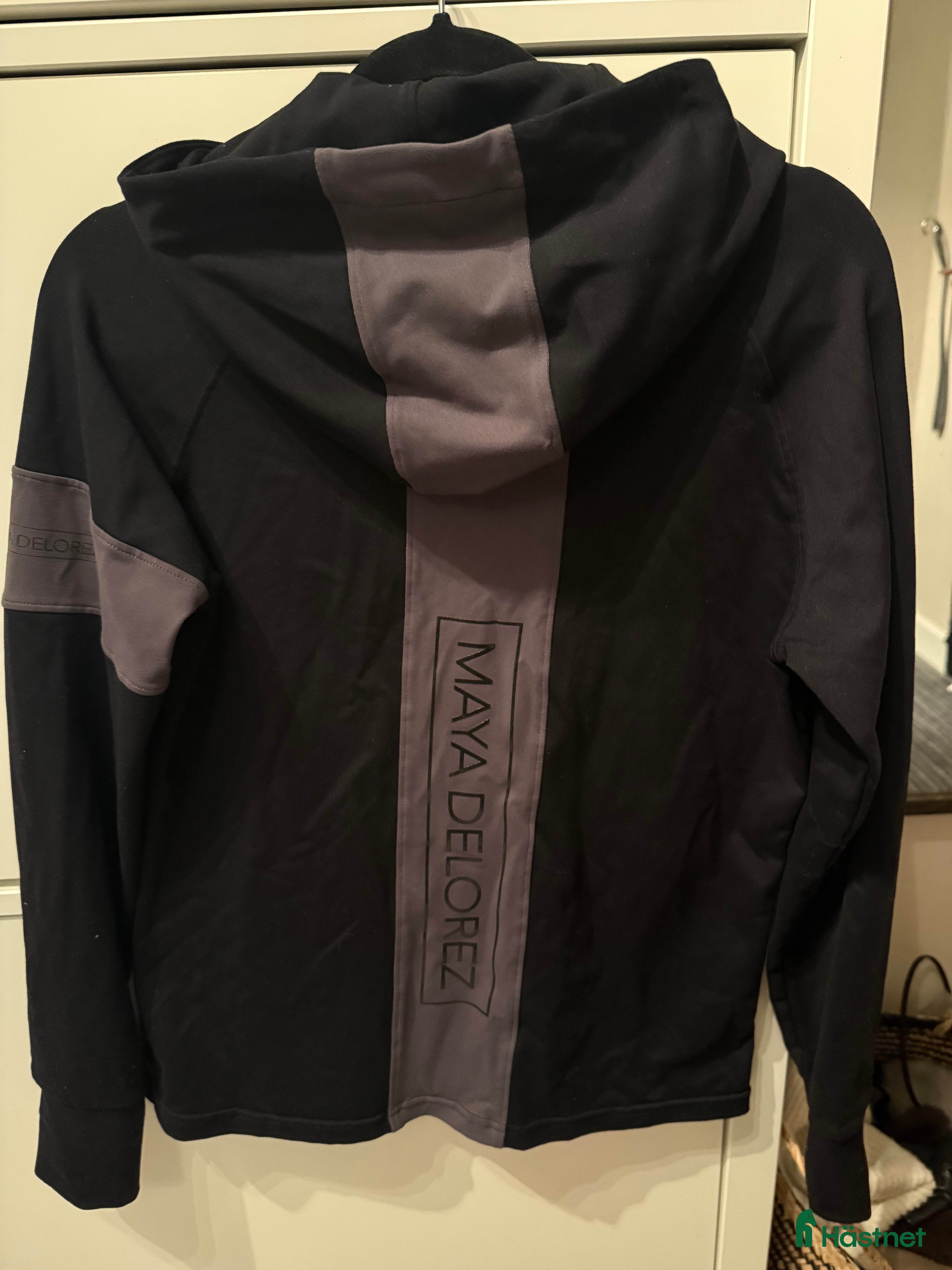 Jackor & Kavajer ryttarutrustning till salu: Maya Delorez i Eskilstuna - Annons 1