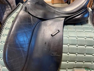 Sadlar hästutrustning till salu: Trainers dressyrsadel i Frösön - Annons 10