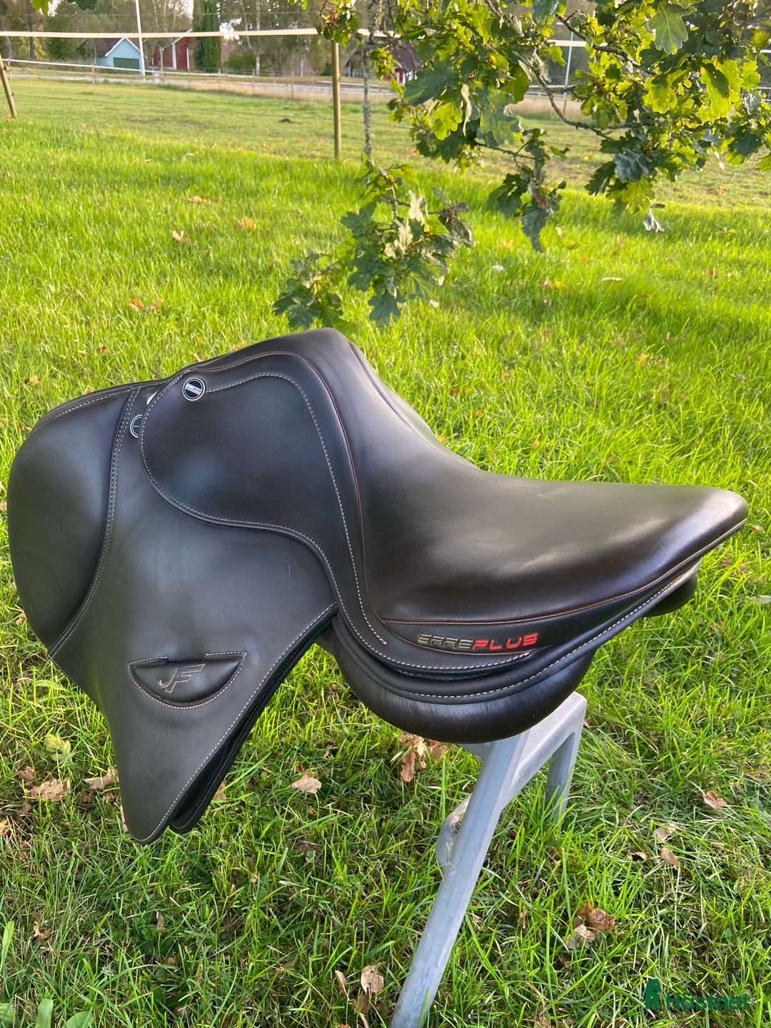 Sadlar hästutrustning till salu: Erreplus JF hoppsadel 17 tum – fint skick i Ljungby - Annons 5