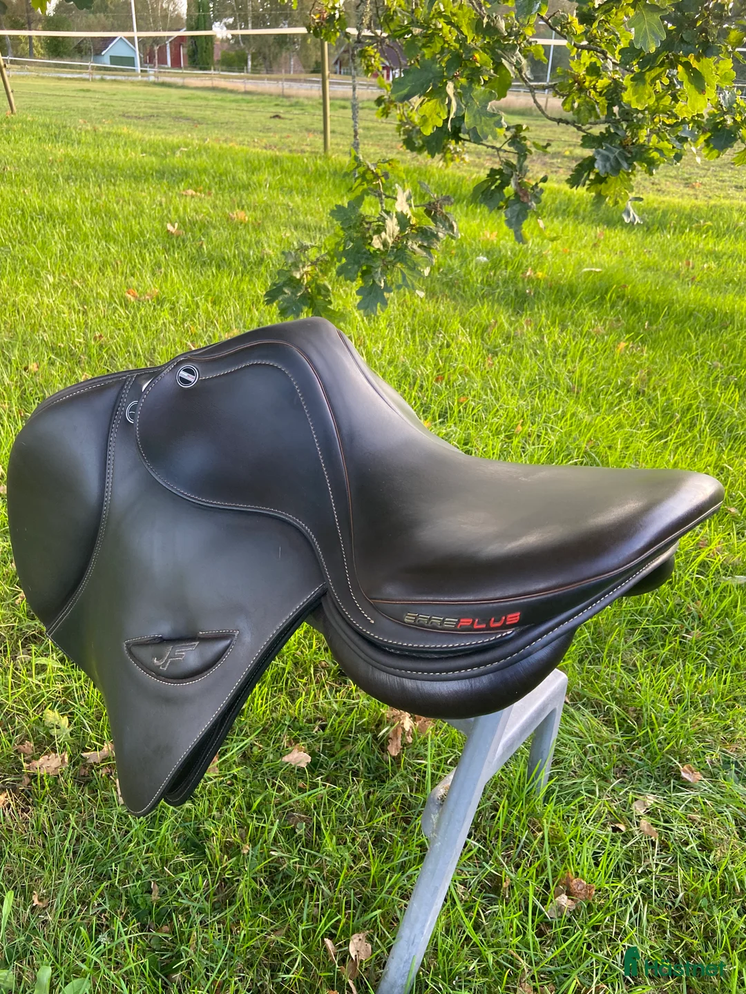 Sadlar hästutrustning till salu: Erreplus JF hoppsadel 17 tum – fint skick i Ljungby - Annons 5