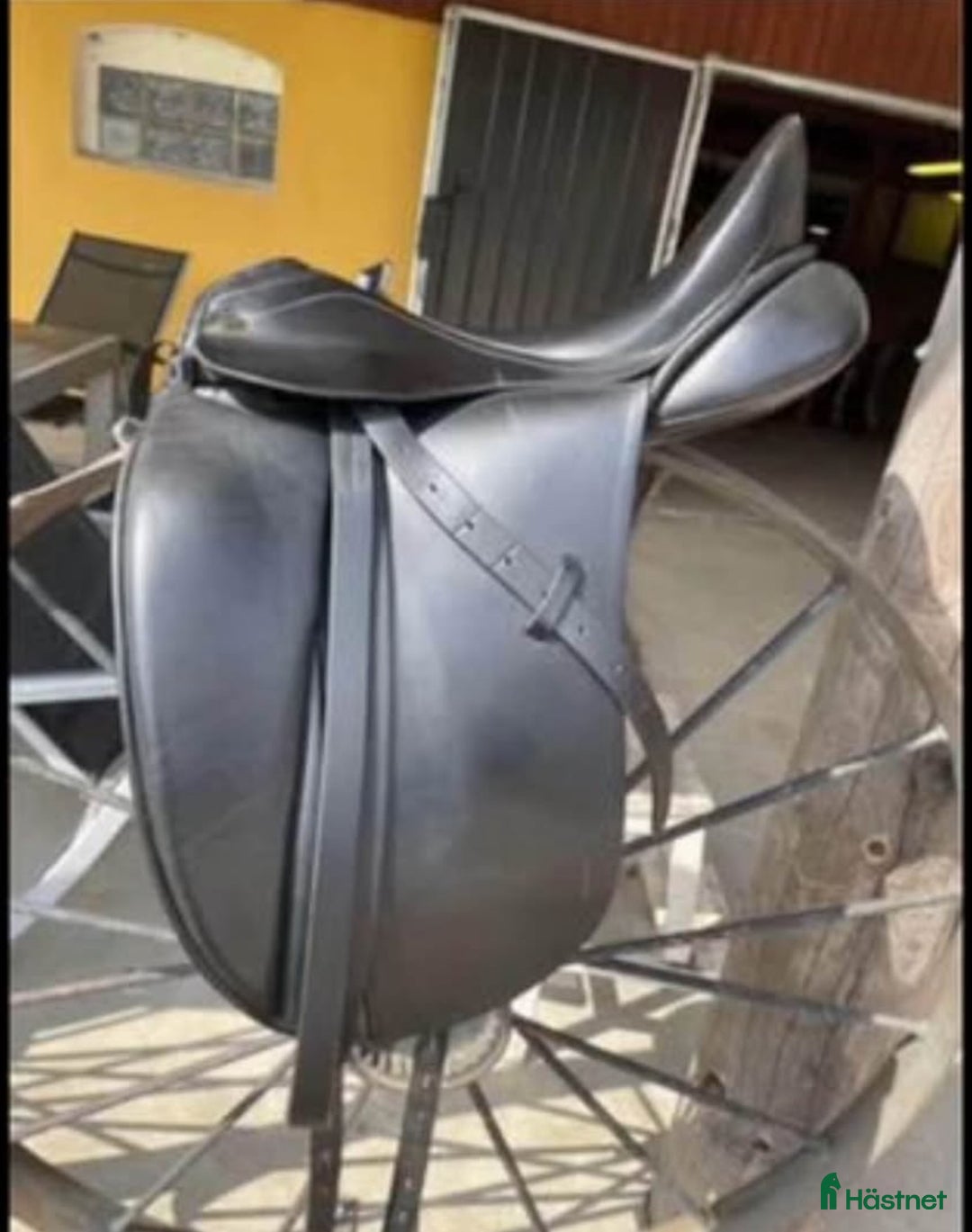Sadlar hästutrustning till salu: Dressyrsadel Pfiff Amaretto 17,5” i Svedala - Annons 2
