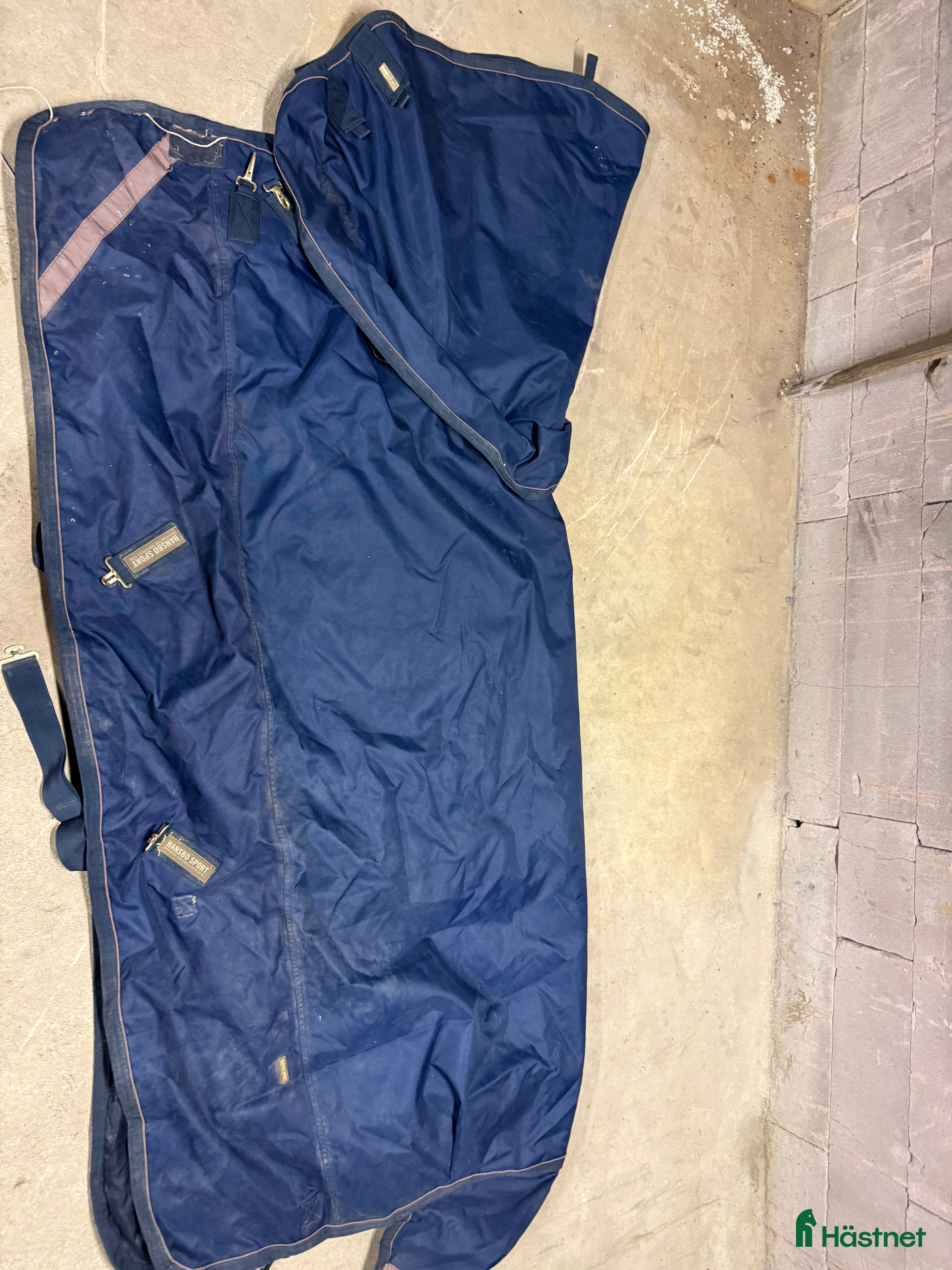 Täcken hästutrustning till salu: Hansbo vintertäcke med hals 200g i Adelsö - Annons 4