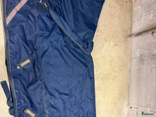 Täcken hästutrustning till salu: Hansbo vintertäcke med hals 200g i Adelsö - Annons 4