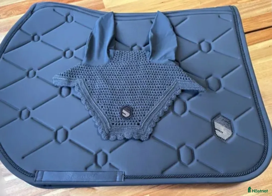 Schabrak & Vojlockar hästutrustning till salu: Samshield Spineshield Full - Annons 1