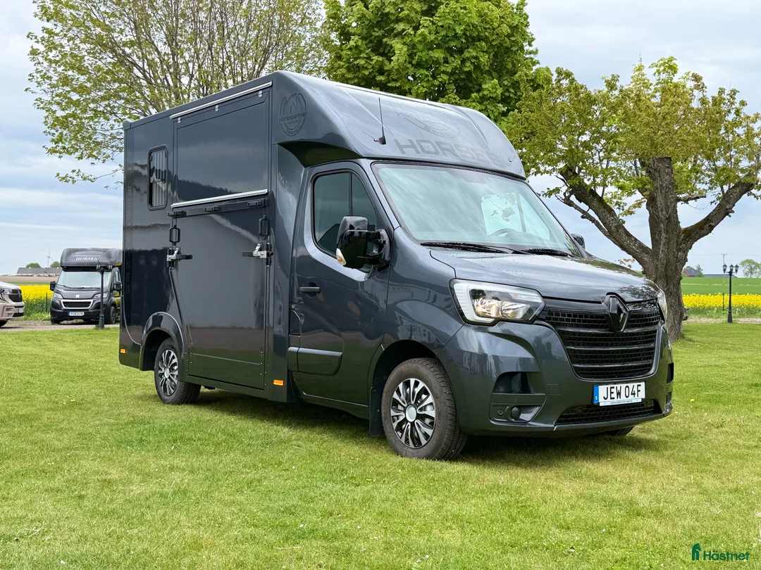 Hästlastbilar  fordon & transport till salu: Renault Master VIGO - hästbil HORSEPARTNER - Annons 1
