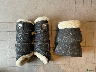 Benskydd hästutrustning till salu: Fina glitter skydd i Frösön - Annons 1