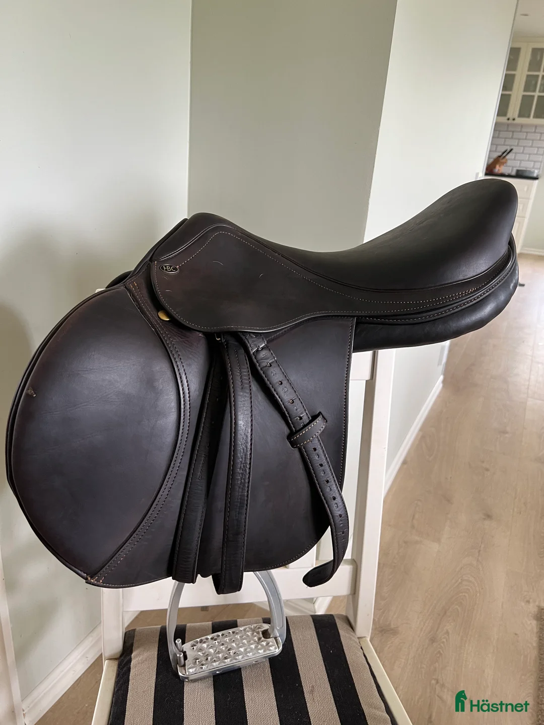 Sadlar hästutrustning till salu: Hoppsadel 16 tum  i Bjärnum - Annons 1