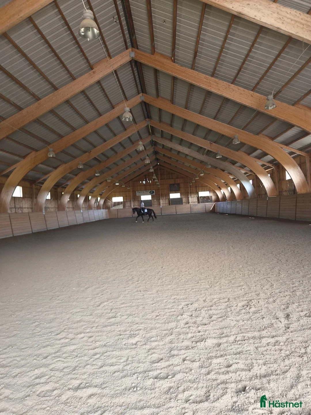  stallplats finnes: Stallplatser med fina träningsmöjligheter  i Köping - Annons 1