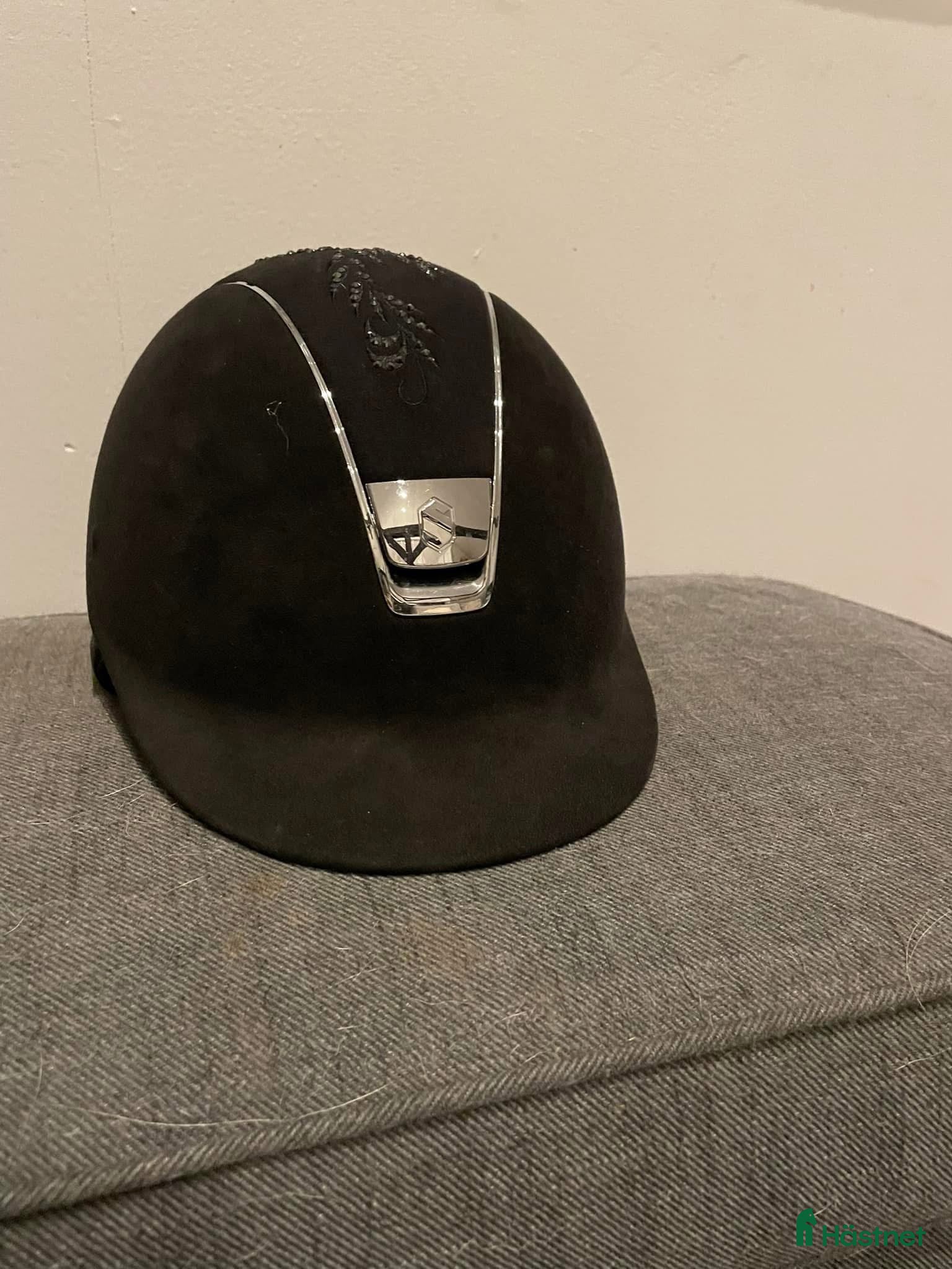 Hjälmar ryttarutrustning till salu: Samshield alcantara swarowski i Brösarp - Annons 11