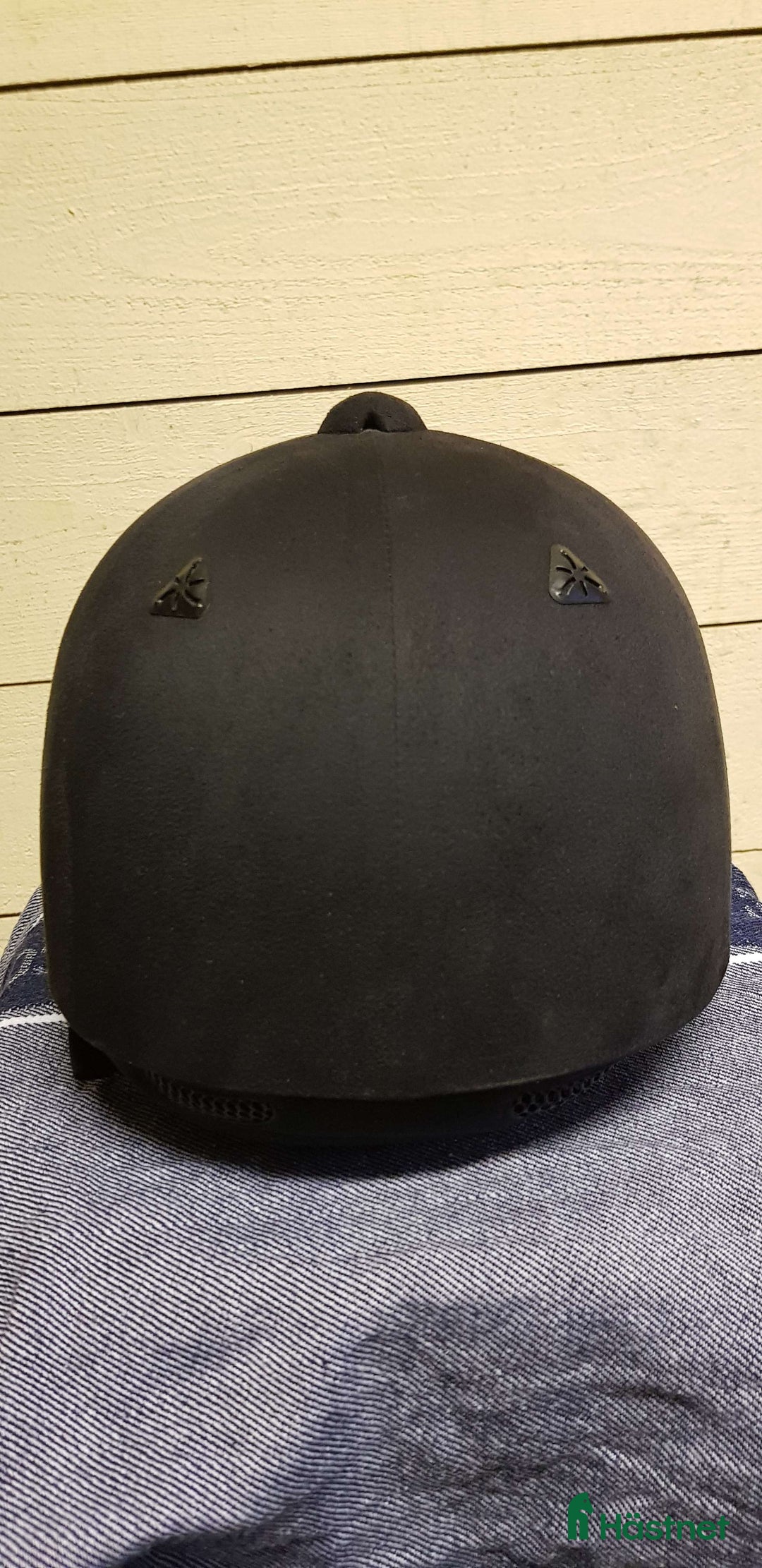 Hjälmar ryttarutrustning till salu: Svart sammetshjälm i Nora - Annons 2