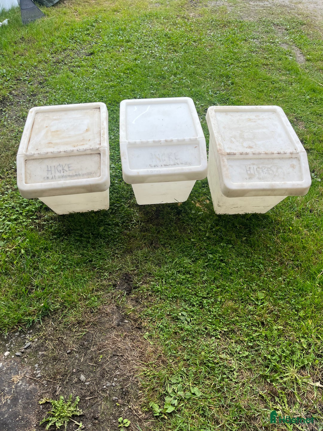 Stallinredning, stängsel & gård övrig utrustning till salu: 3 st stapelbara foderlådor i Åkersberga - Annons 2