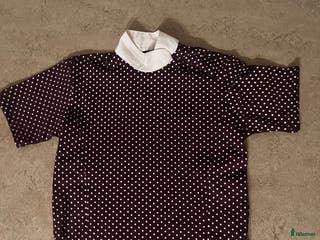 Övrigt Ridkläder ryttarutrustning till salu: Vinrödprickig tävlingsblus ifrån equipage🤍 i Gemla - Annons 2