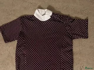 Övrigt Ridkläder ryttarutrustning till salu: Vinrödprickig tävlingsblus ifrån equipage🤍 i Gemla - Annons 2