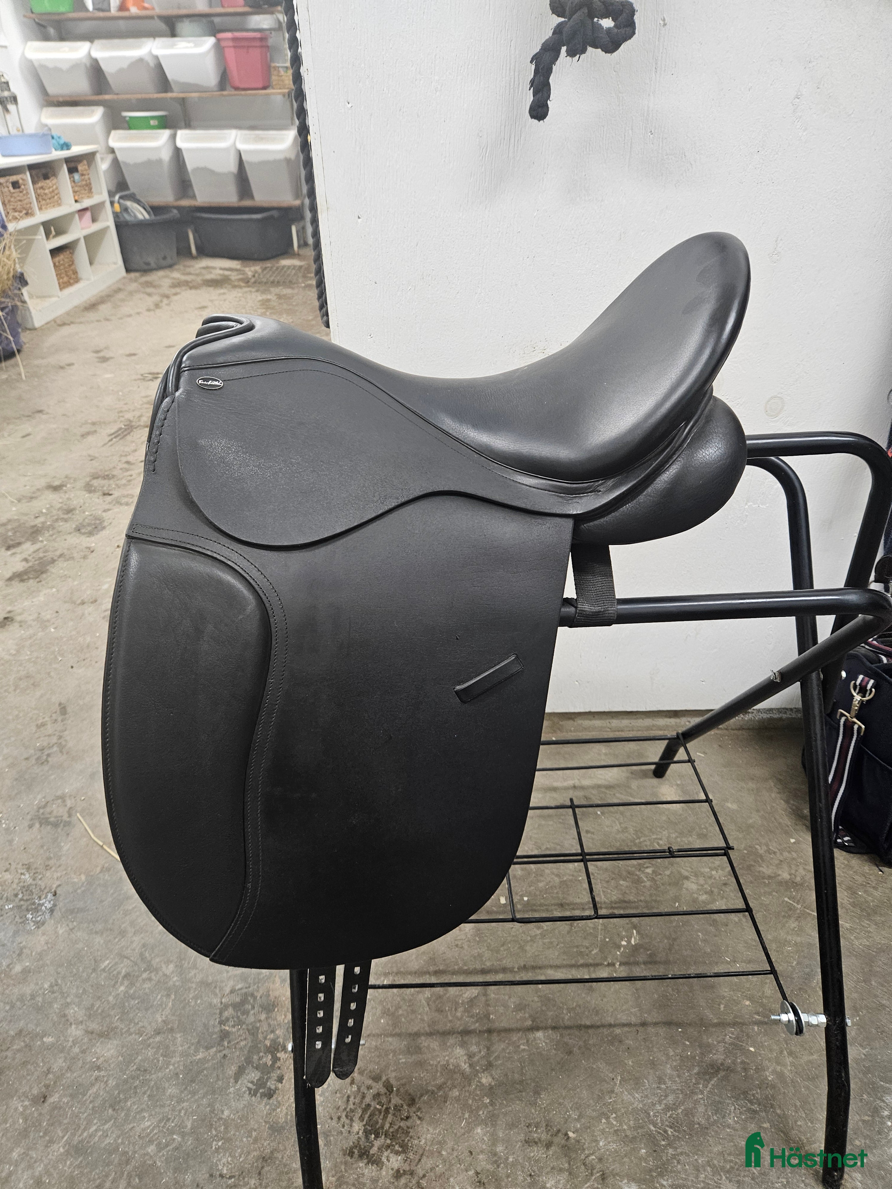 Sadlar hästutrustning till salu: Dressyrsadel ny endast provad  i Tjällmo - Annons 19
