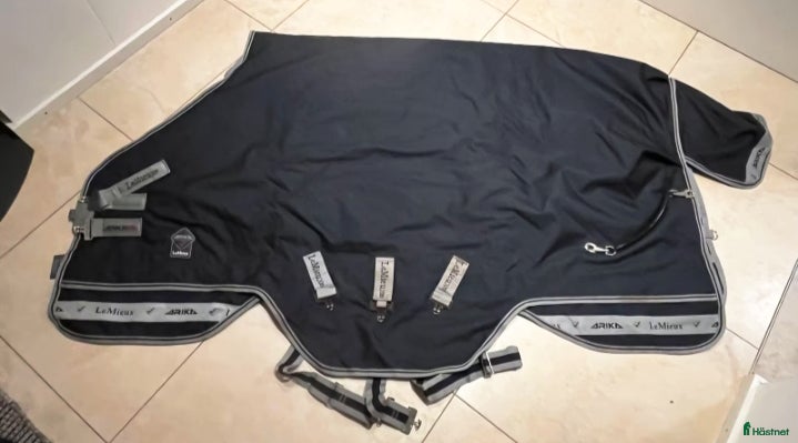 Täcken hästutrustning till salu: Lemieux Arika Storm-Tek 350g 135cm - Annons 15