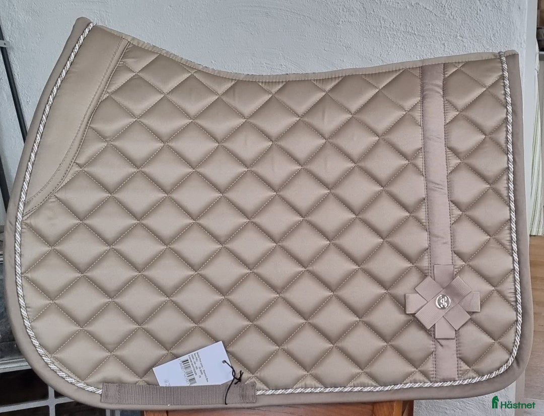 Schabrak & Vojlockar hästutrustning till salu: Ps of Sweden Diamond Bow i Färentuna - Annons 1