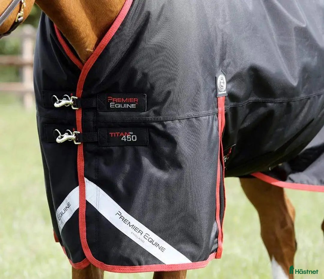 Täcken hästutrustning till salu: Nytt Vintertäcke Premier Equine Titan 450g i Älvsjö - Annons 2