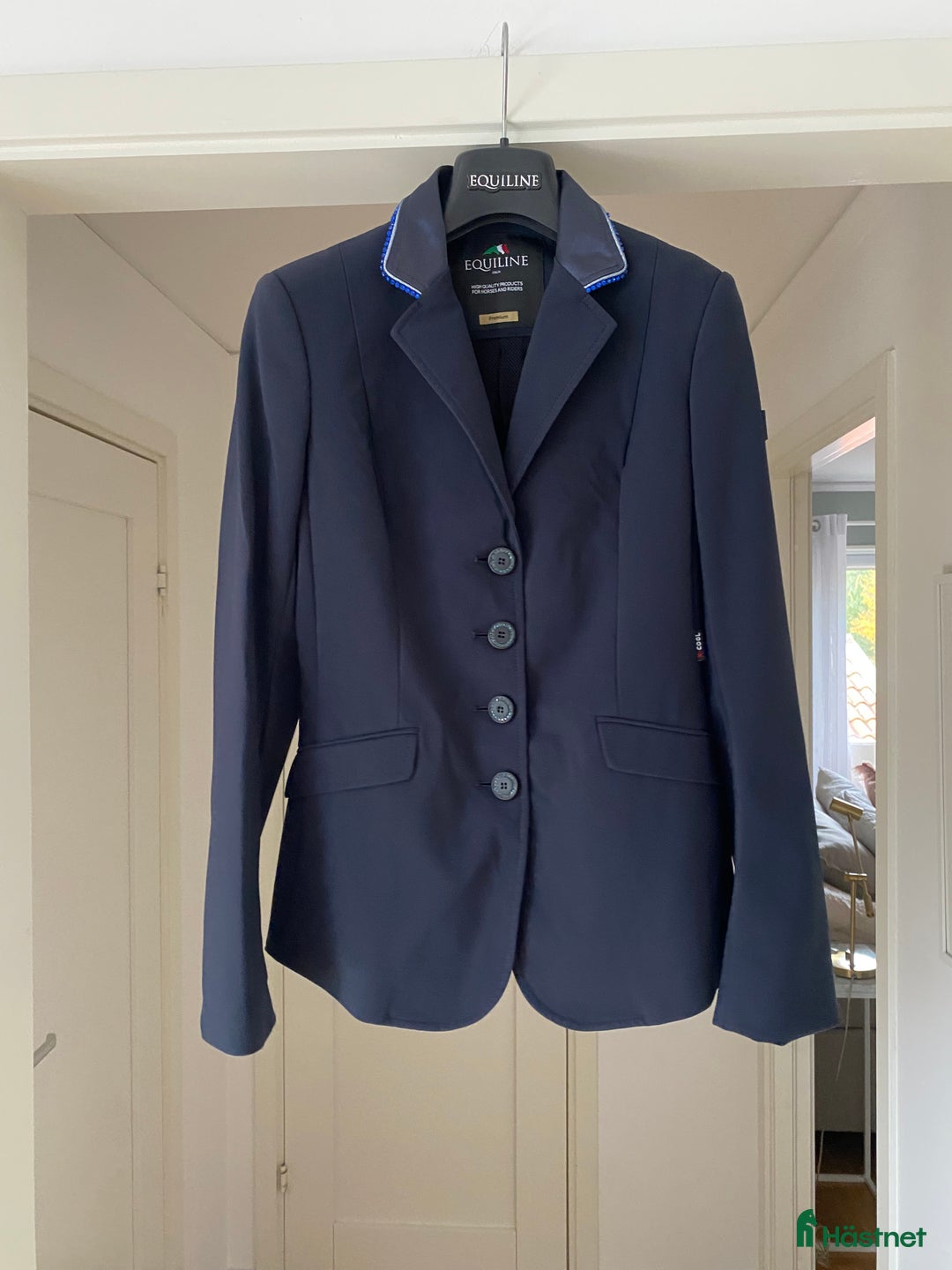 Jackor & Kavajer ryttarutrustning till salu: Specialdesignad equiline kavaj i Skoghall - Annons 1